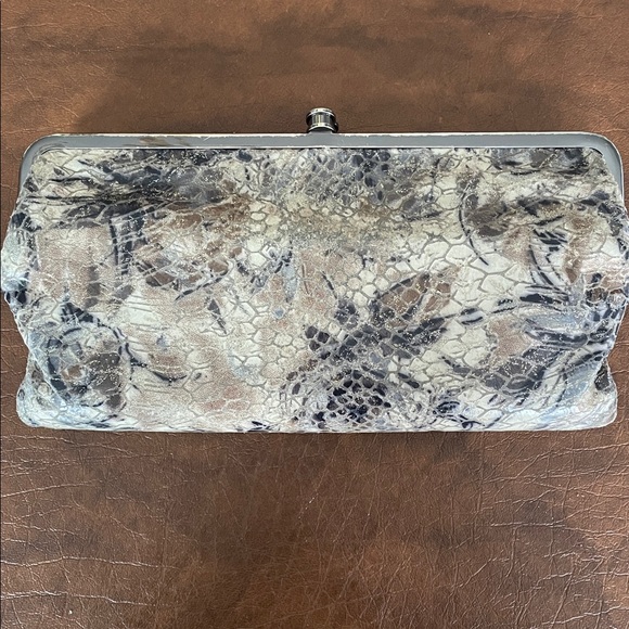 HOBO leather wallet embossed animal print with purple lining - Picture 12 of 12